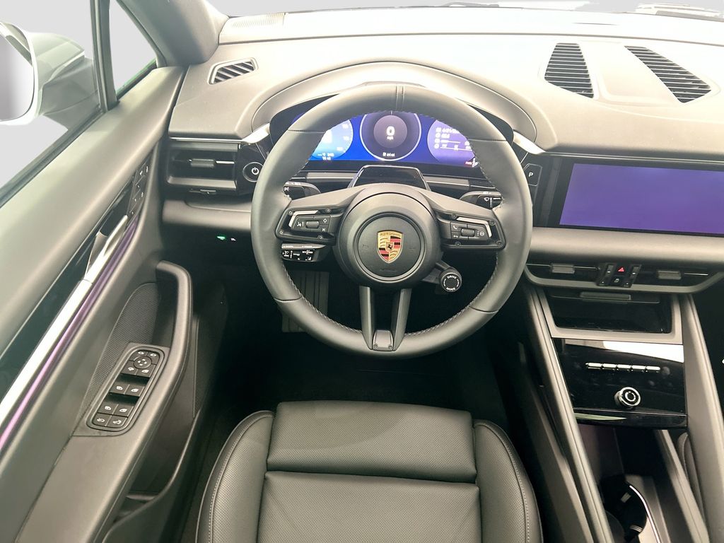 Thumbnail: 2026 Porsche Macan - 12