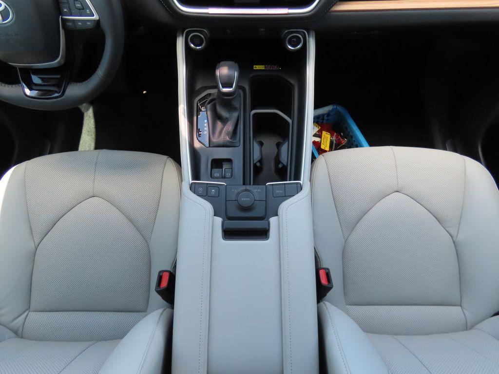 2025 Toyota Grand Highlander Limited 16