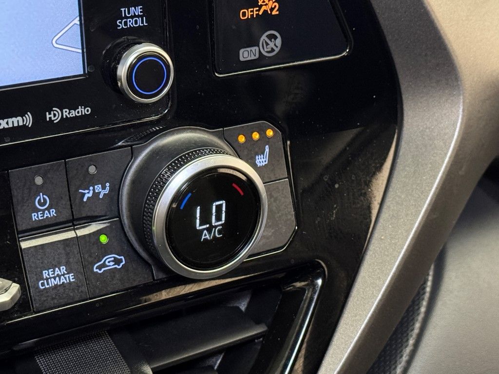 2020 Toyota Highlander XLE 32