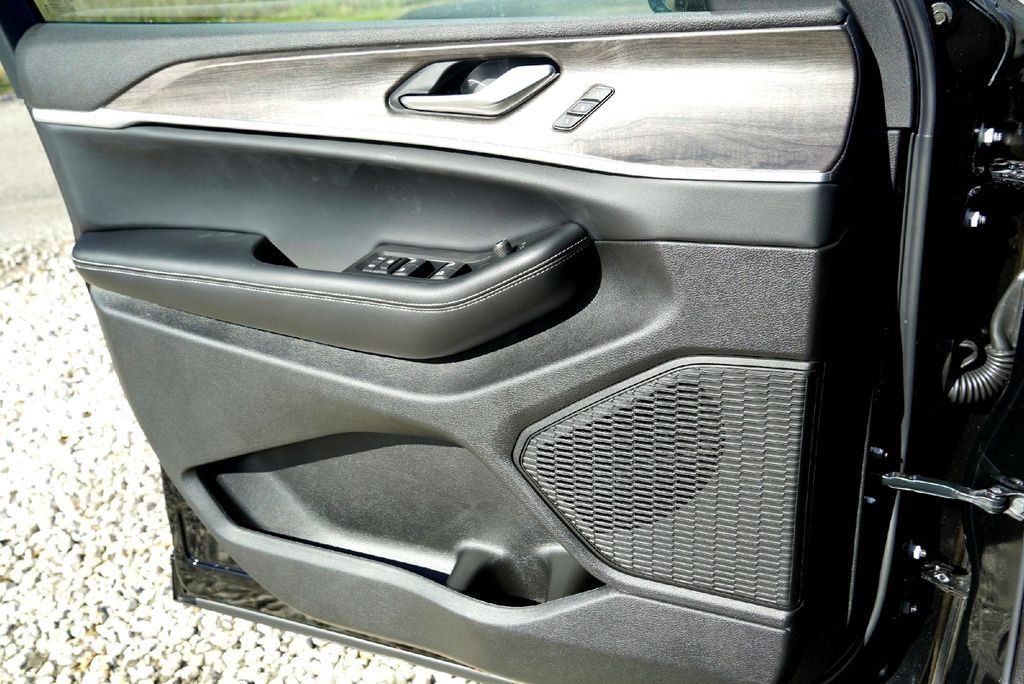 New Car 2025 Jeep Grand Cherokee L  Limited For Sale Under $50,000 In Taylor, Texas