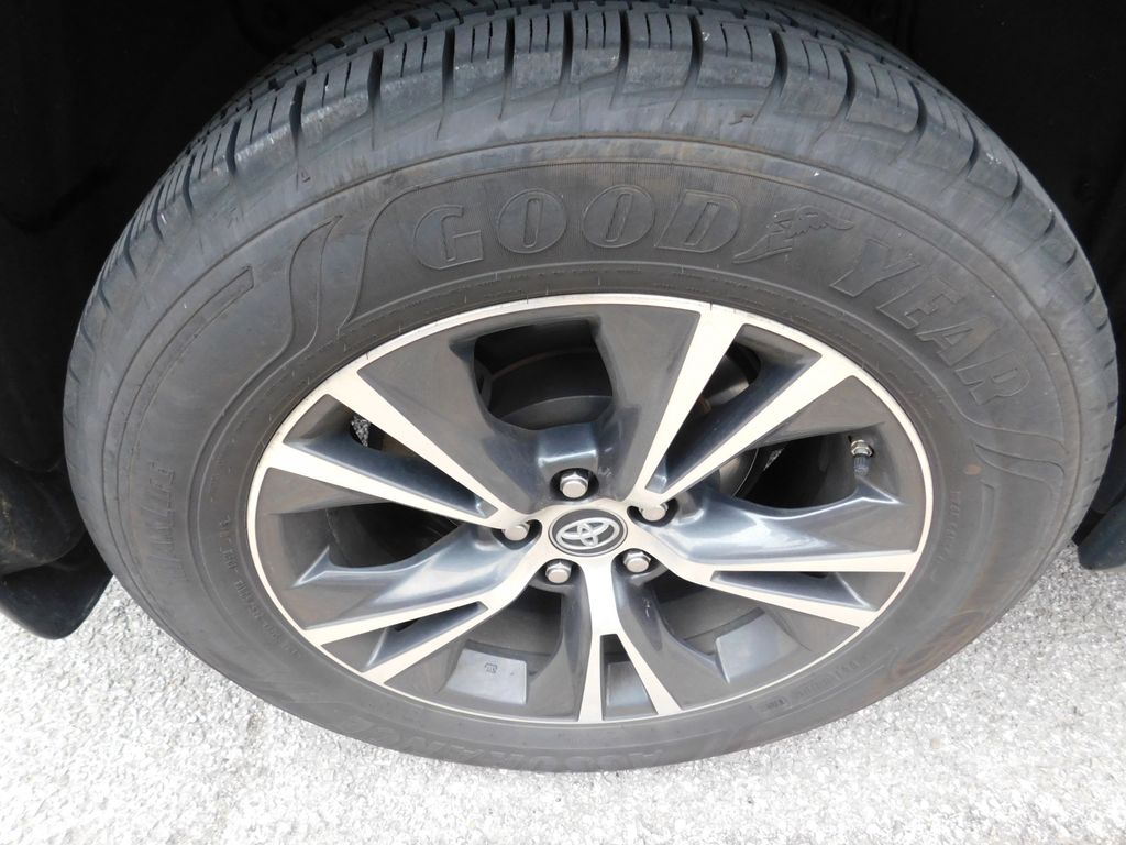 Thumbnail: 2017 Toyota Highlander - 8