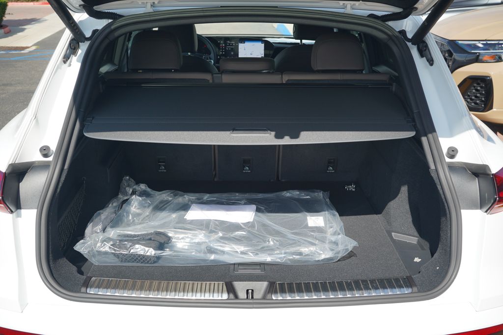 Thumbnail: 2025 Audi Q5 - 11