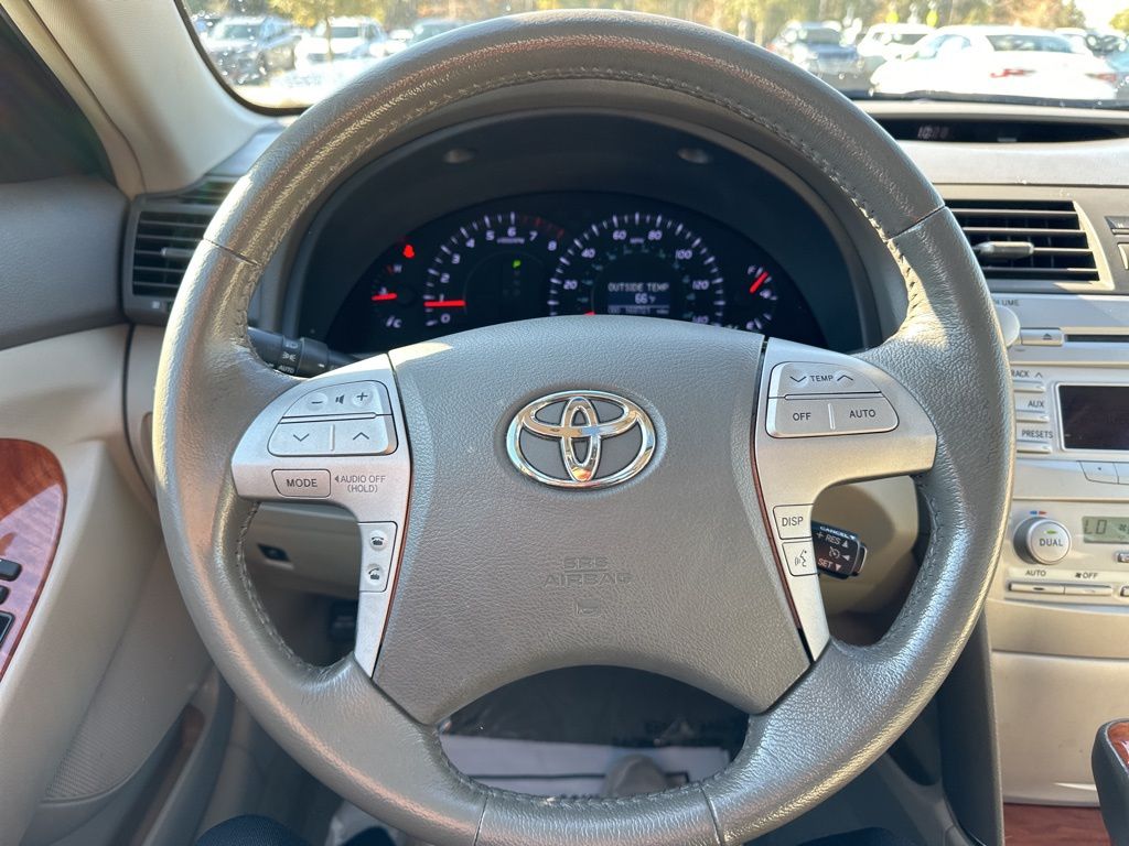 2010 Toyota Camry XLE 35