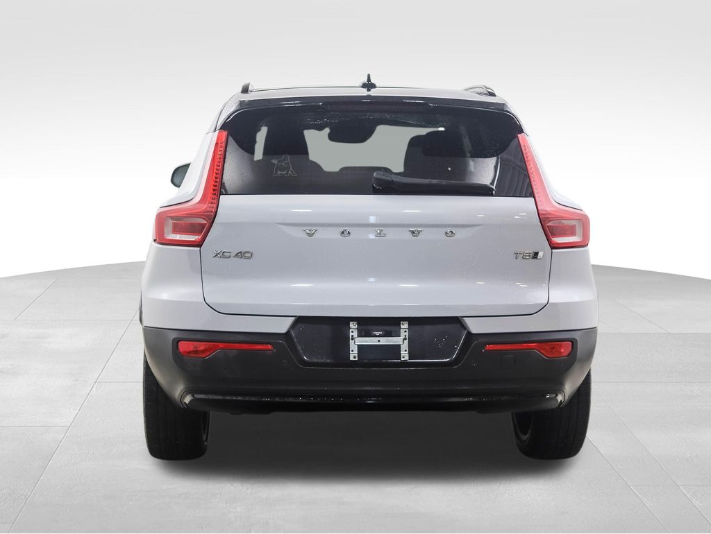 Thumbnail: 2021 Volvo XC40 - 4