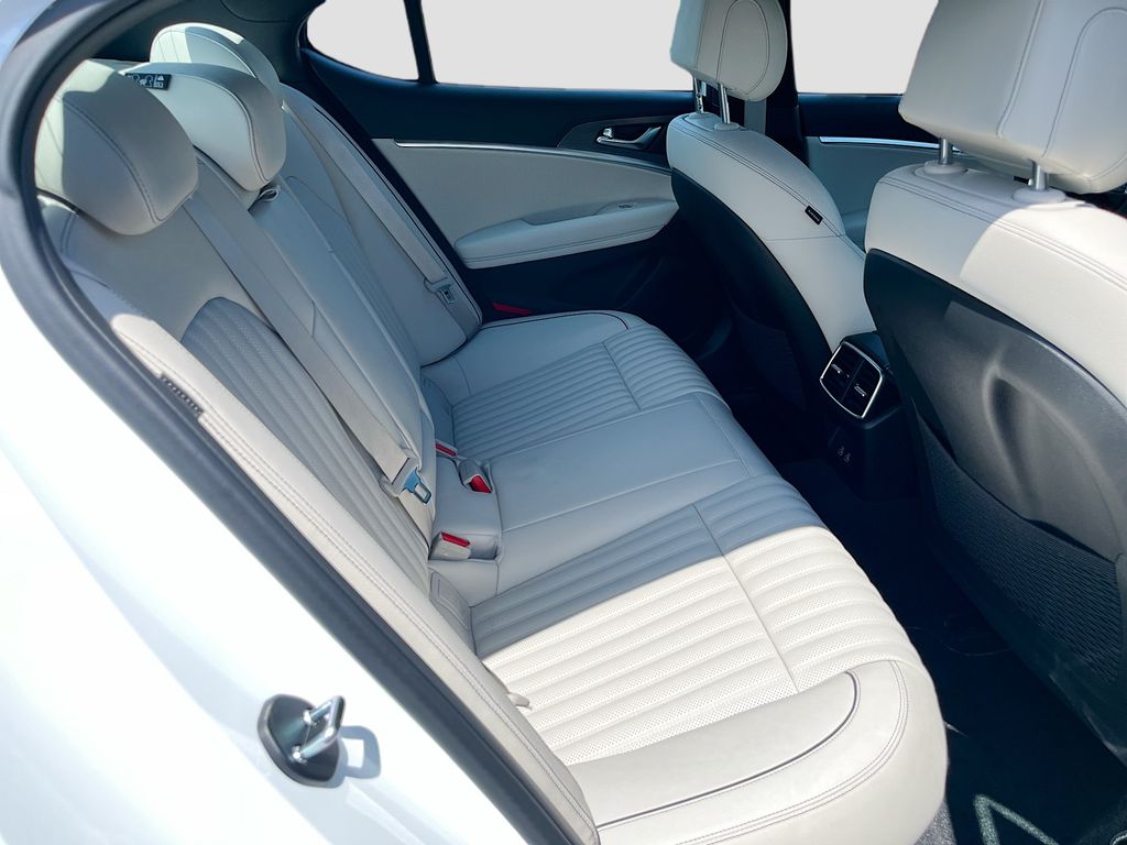 Used 2026 White Genesis 3.3T Sport Prestige image 29