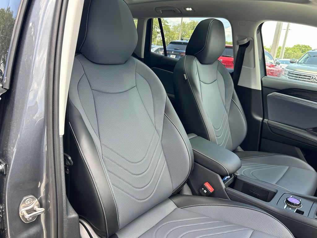 New 2026 Platinum Gray Volkswagen 2.0T SE image 30