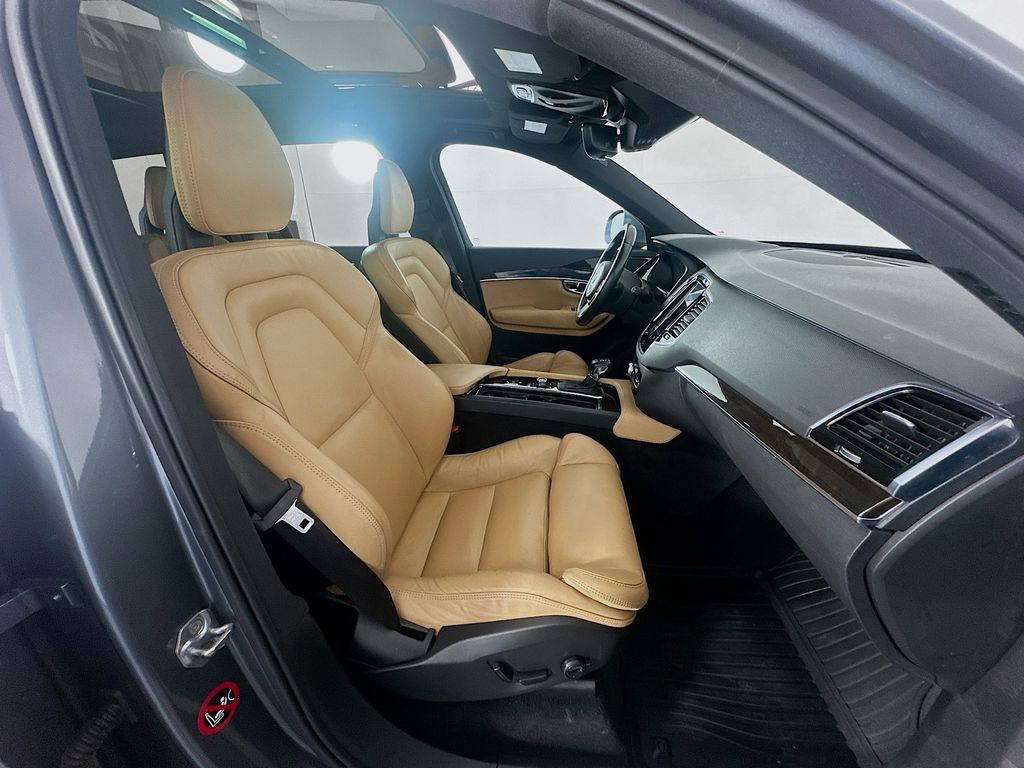Thumbnail: 2017 Volvo XC90 - 28