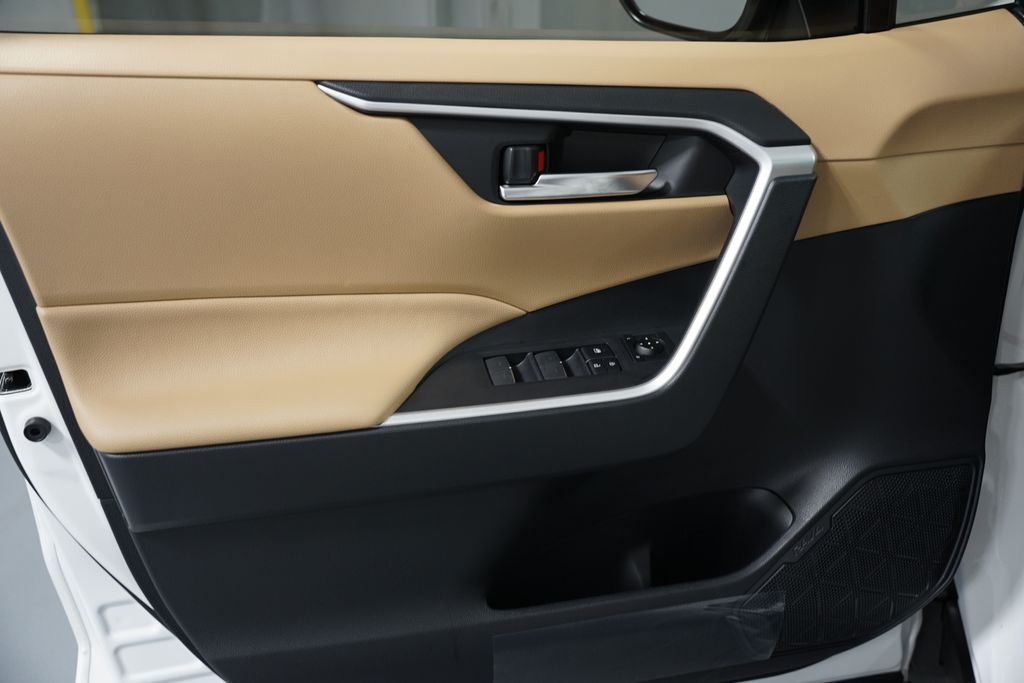 Thumbnail: 2025 Toyota RAV4 - 30