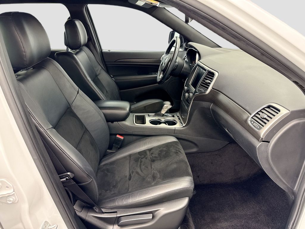 Thumbnail: 2017 Jeep Grand Cherokee - 18