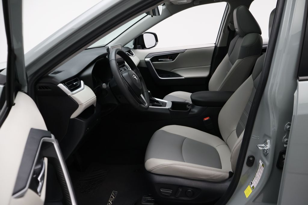 Thumbnail: 2023 Toyota RAV4 - 14