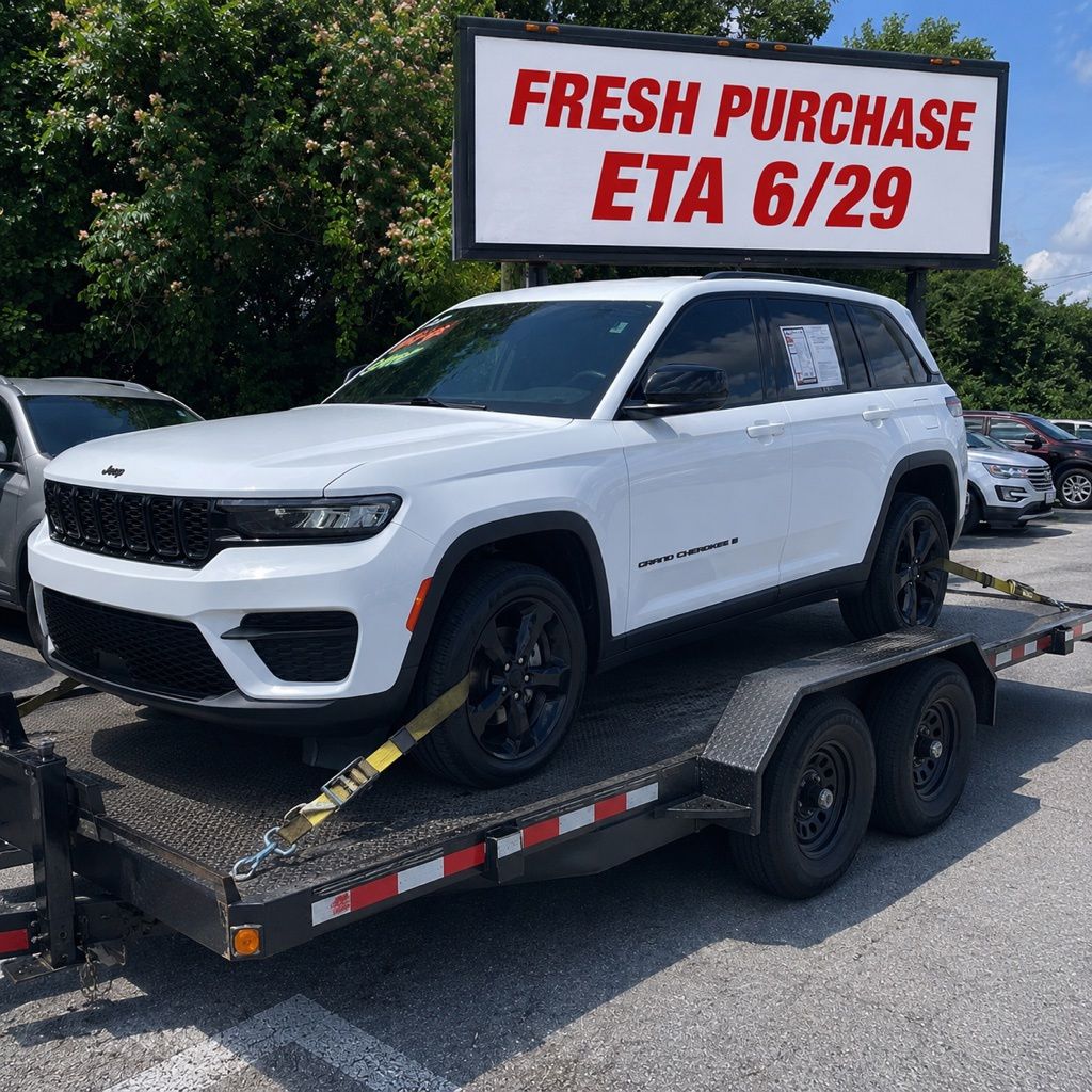 2023 Jeep Grand Cherokee Altitude 4x4's photo