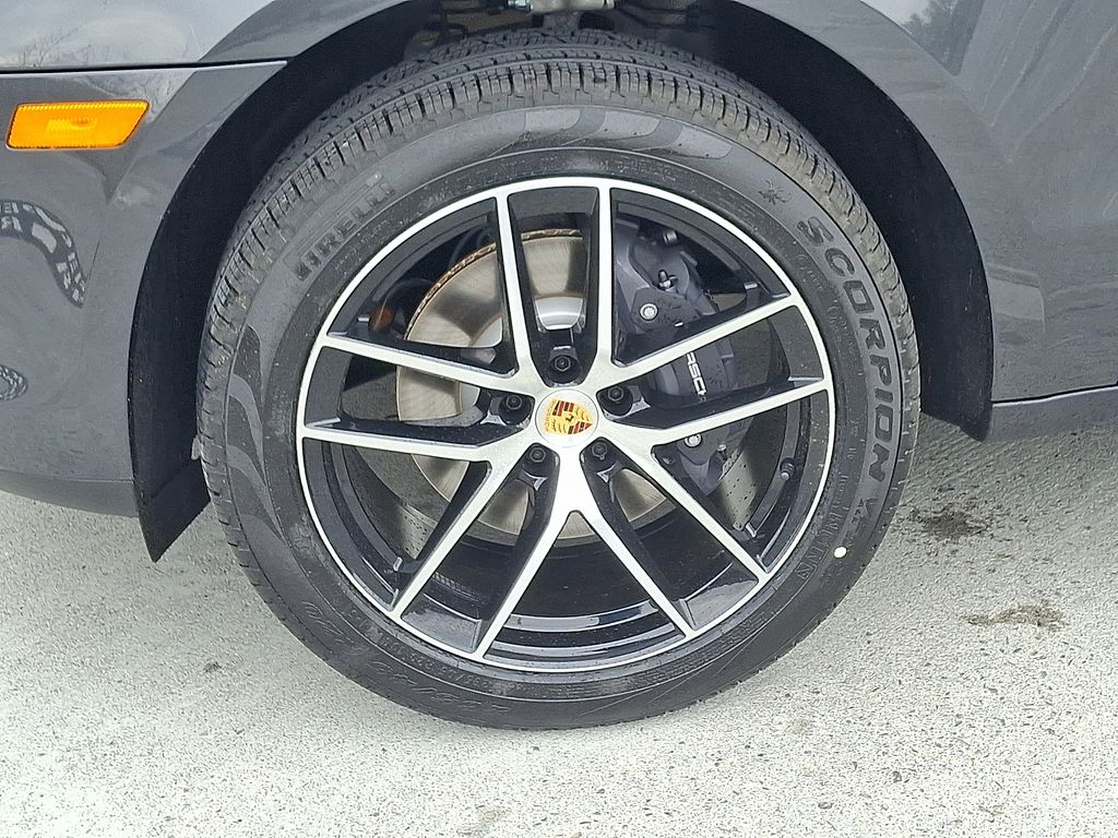 Thumbnail: 2026 Porsche Macan - 11