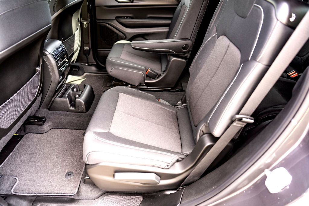 New Car 2025 Jeep Grand Cherokee L  Laredo For Sale Under $40,000 In Taylor, Texas