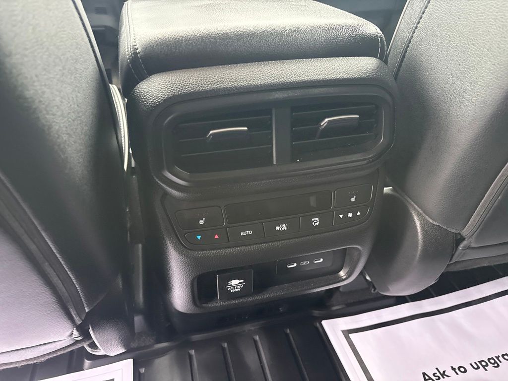 Used 2025 Honda Pilot SUV