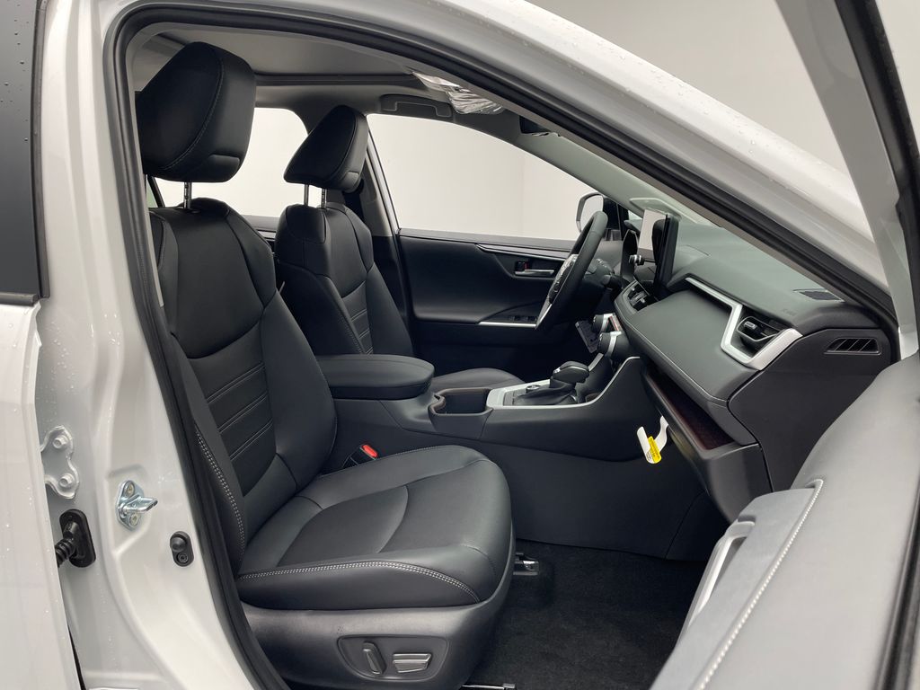 Thumbnail: 2025 Toyota RAV4 - 18