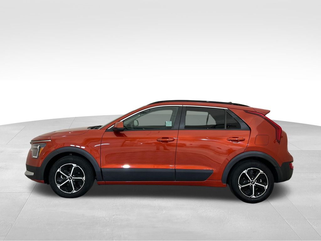 Used 2023 Red Kia LX image 2