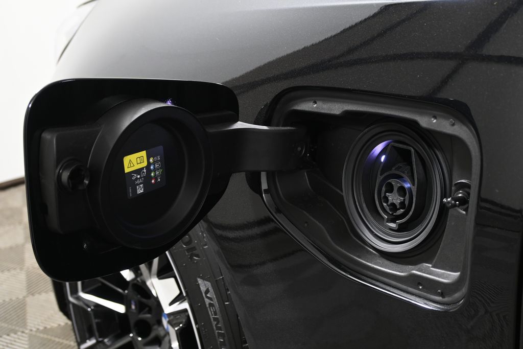 Thumbnail: 2026 BMW M5 - 15