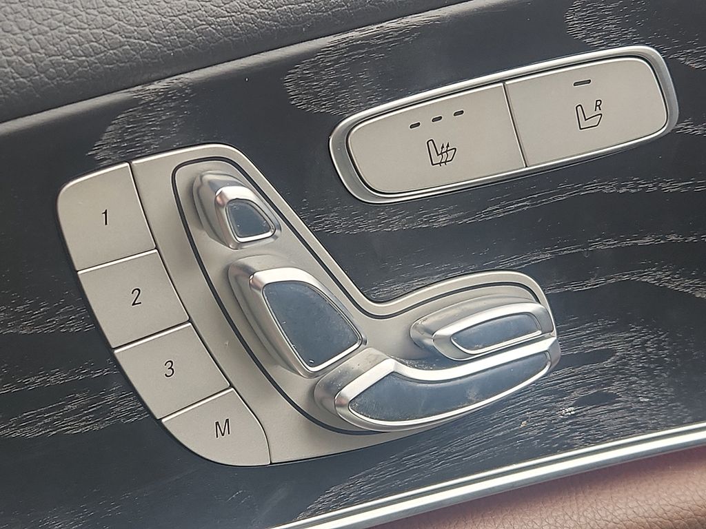 Thumbnail: 2017 Mercedes-Benz E-Class - 22