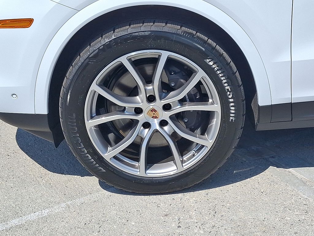 Thumbnail: 2026 Porsche Cayenne - 10