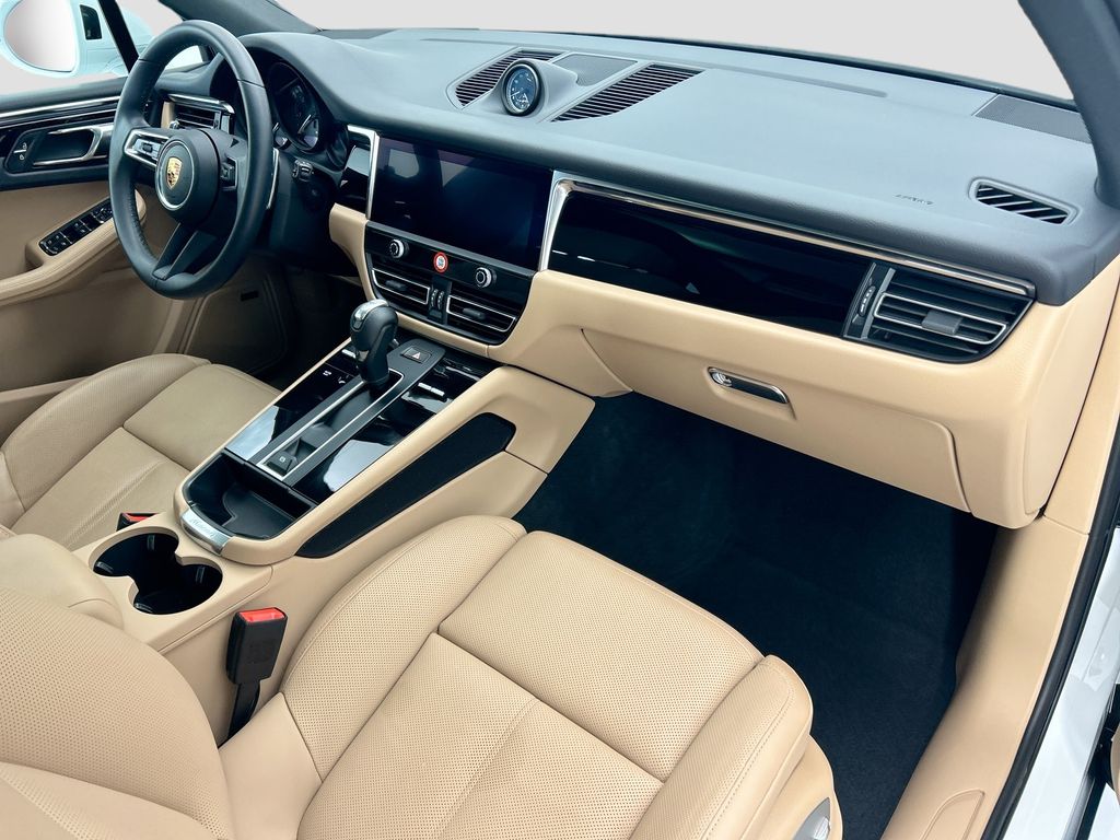 Thumbnail: 2025 Porsche Macan - 19