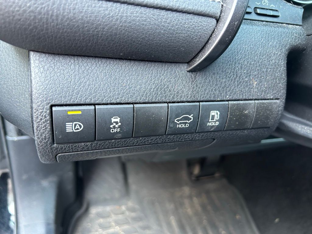 2024 Toyota Camry SE 18