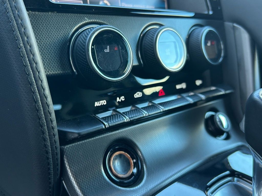 Used 2014  Jaguar S image 31