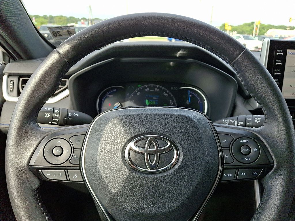 Thumbnail: 2021 Toyota RAV4 - 20
