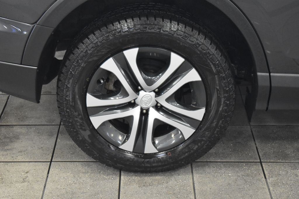 Thumbnail: 2018 Toyota RAV4 - 11