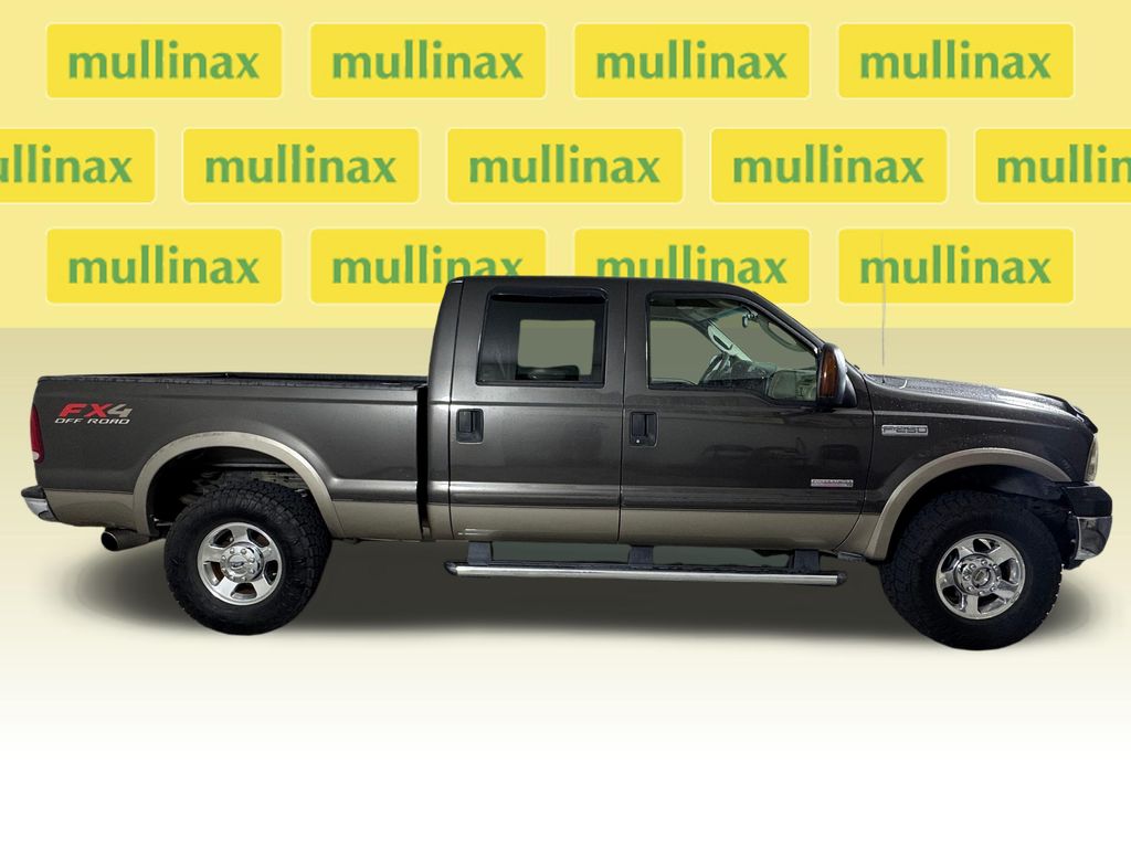 Used 2005  Ford Lariat image 2