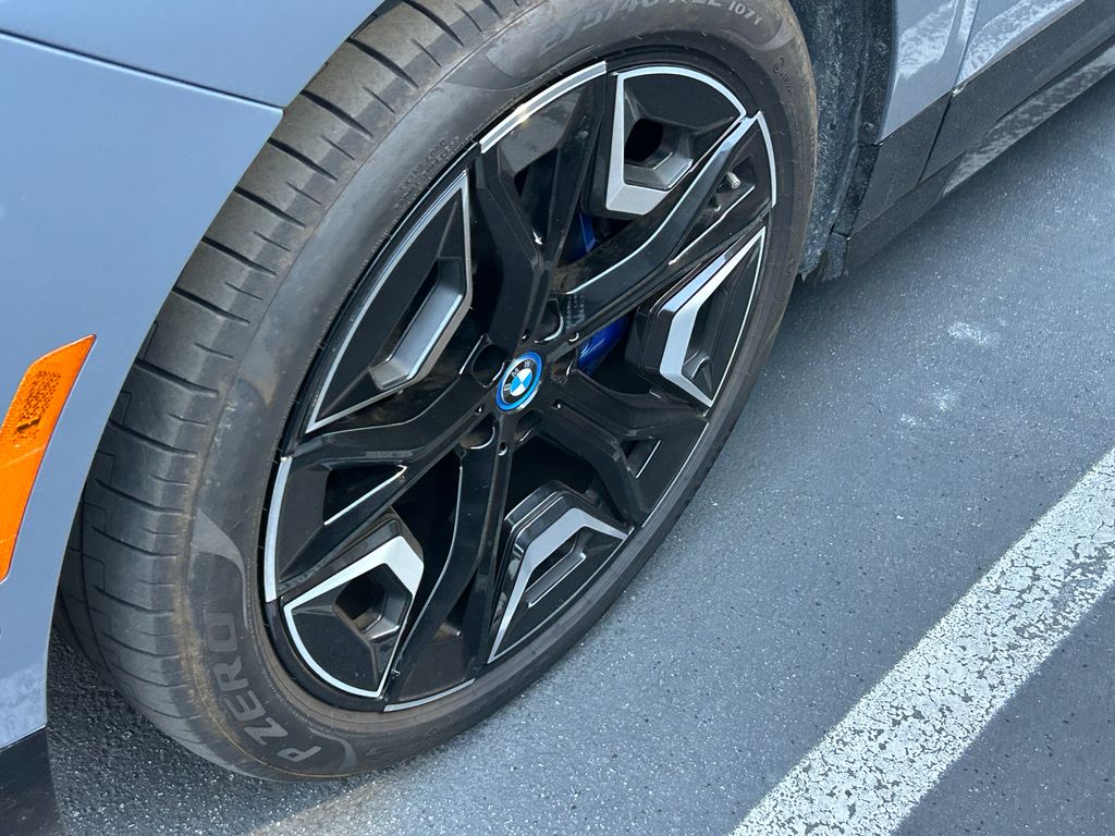 Thumbnail: 2023 BMW iX - 3