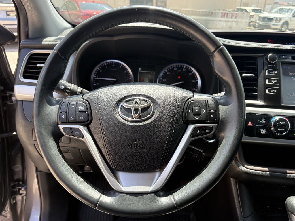 2019 Toyota Highlander XLE Gray at Gullo Toyota