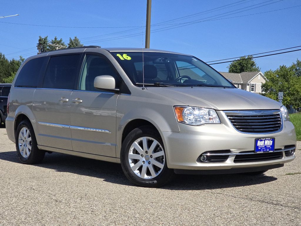 2016 Chrysler Town & Country Touring FWD