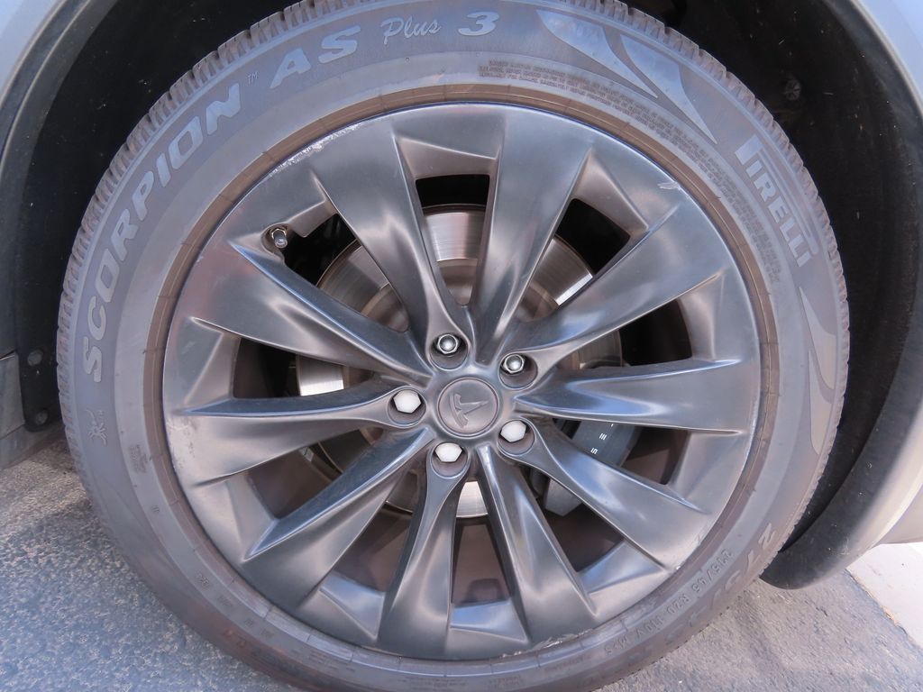 Thumbnail: 2021 Tesla Model X - 14