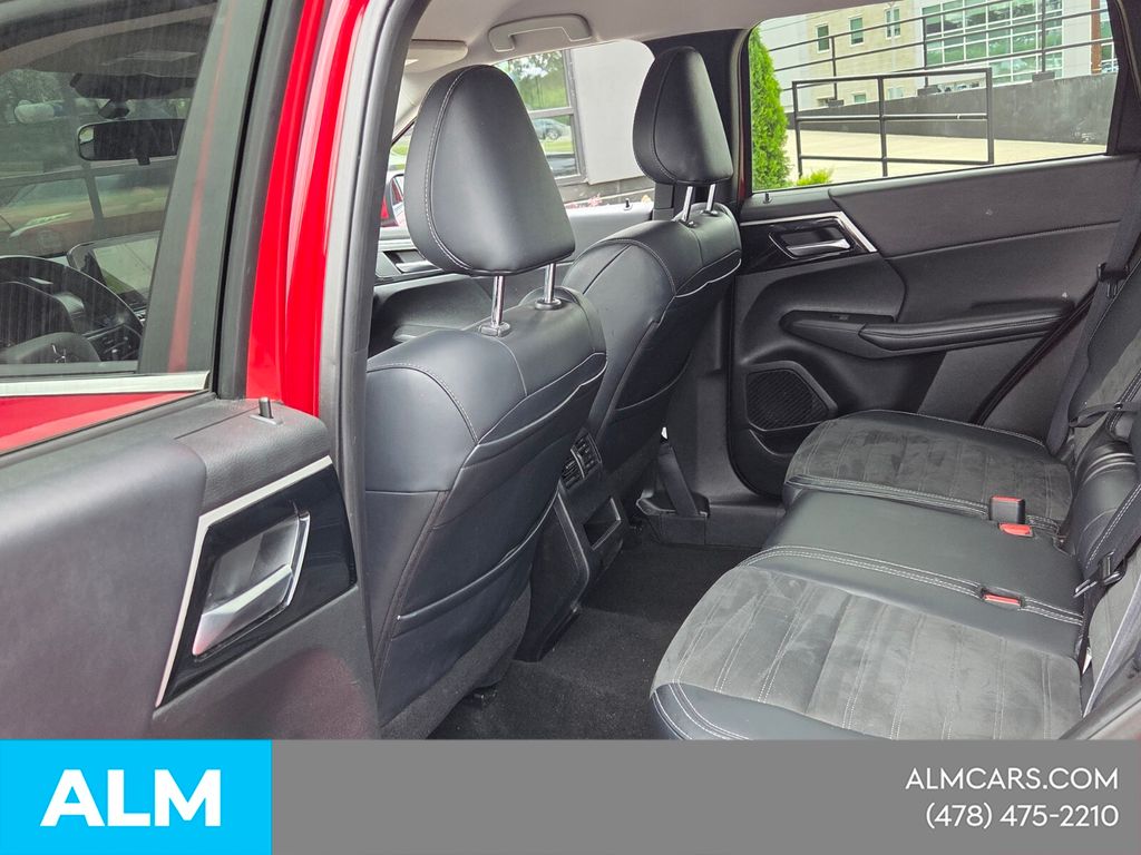 Used 2024 Red Mitsubishi SE image 9