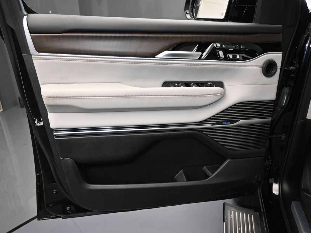 Used 2024 Diamond Black Crystal Pearlcoat Jeep Base image 13