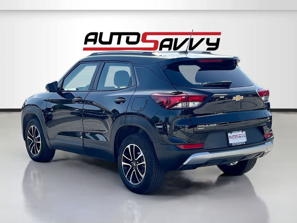 Used 2025 Black Chevrolet LT image 5