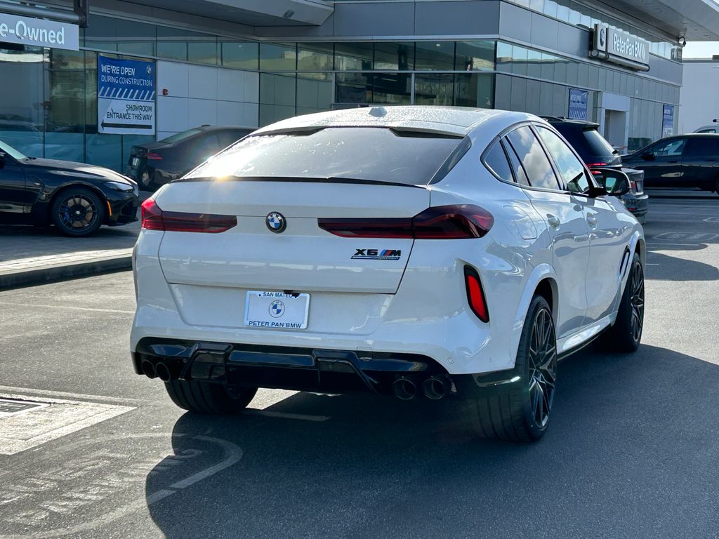 2025 BMW X6 M 5
