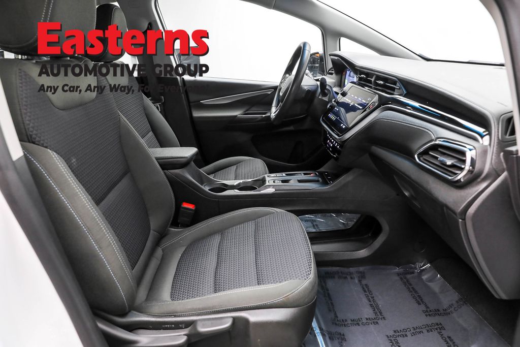 Used 2023 White Chevrolet 1LT image 24