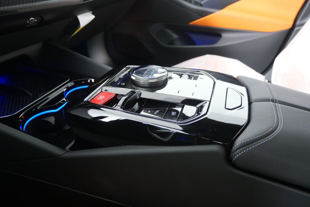 Thumbnail: 2026 BMW M5 - 25