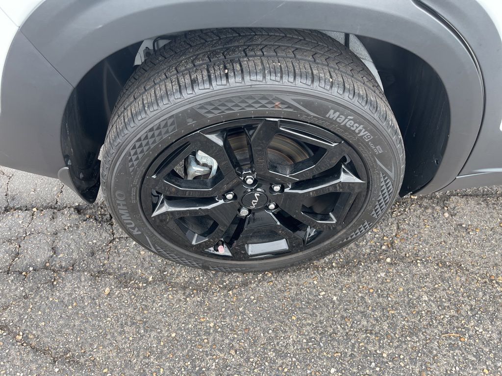 Used 2024 White Kia X-Line image 41