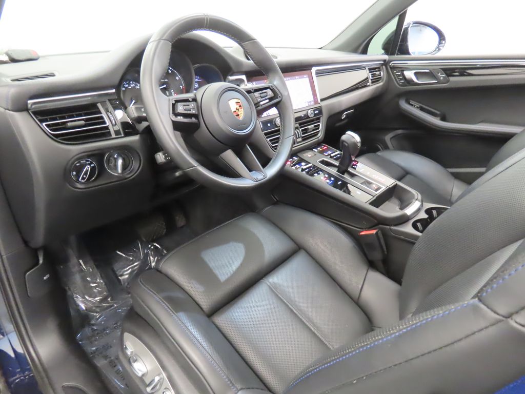 Thumbnail: 2022 Porsche Macan - 4