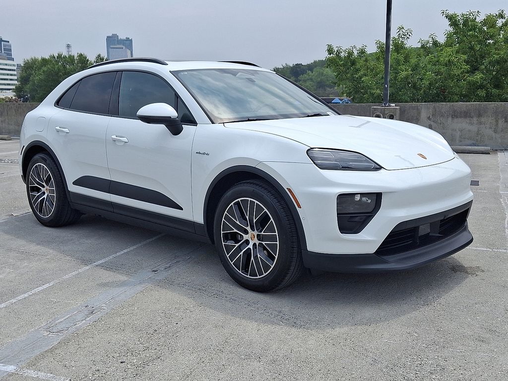Thumbnail: 2025 Porsche Macan - 7