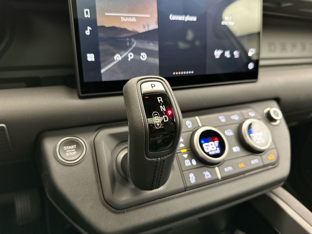 2025 Land Rover Defender 110 11