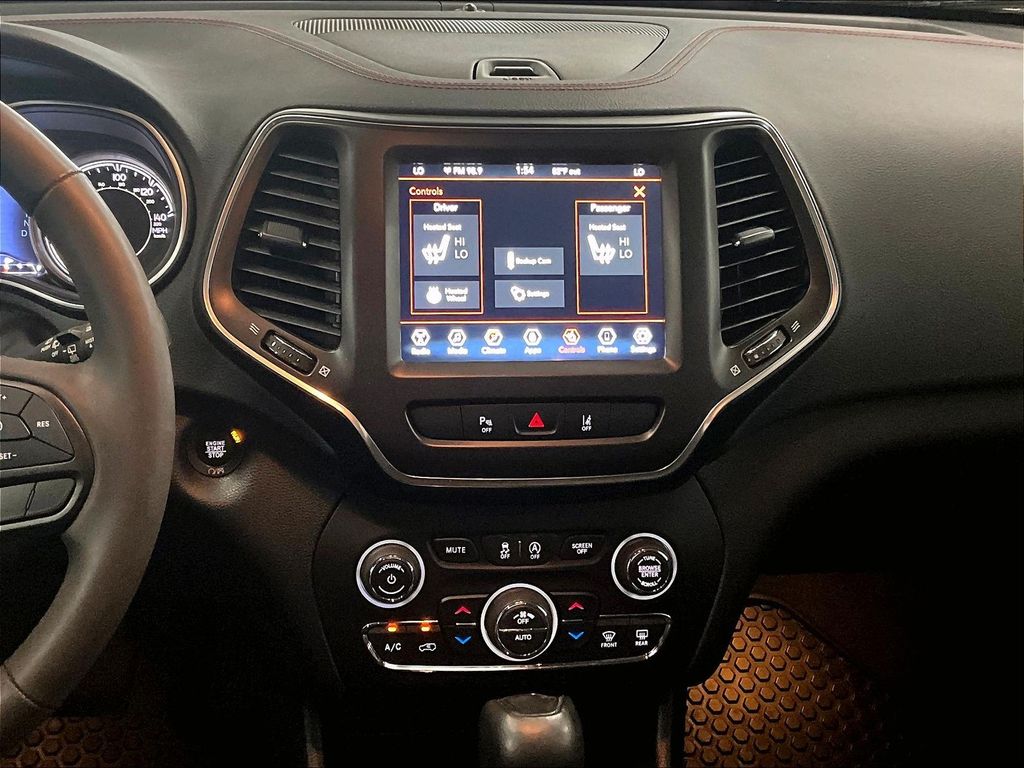 2021 Jeep Cherokee — photo 18