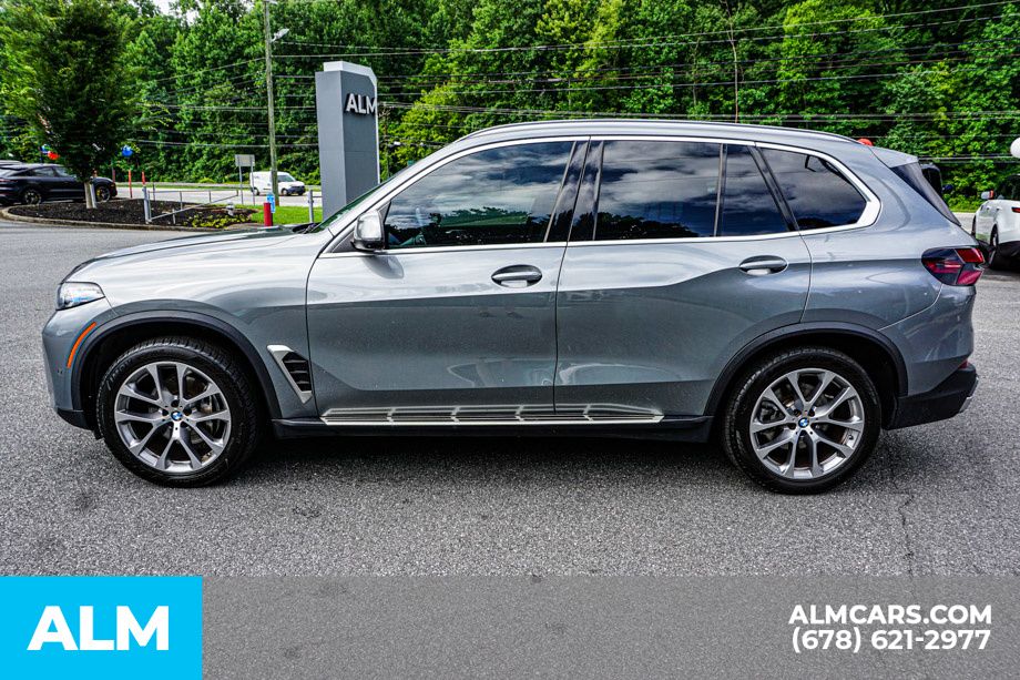 Used 2024 Gray BMW sDrive40i image 7