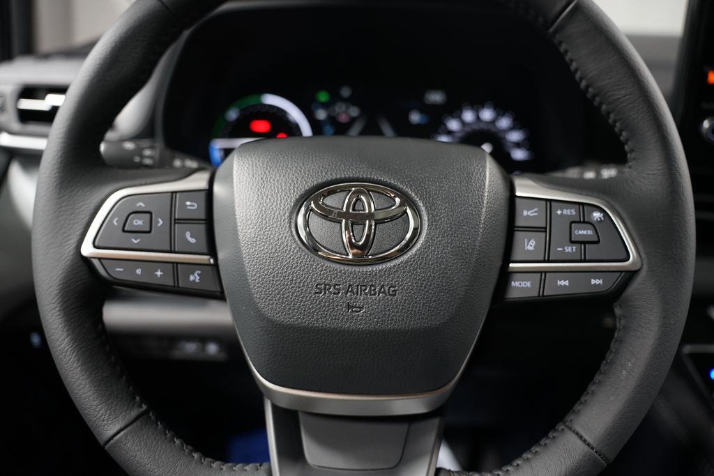 Thumbnail: 2025 Toyota Sienna - 12