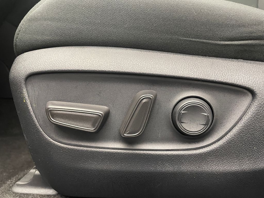 2024 Toyota RAV4 XLE 14