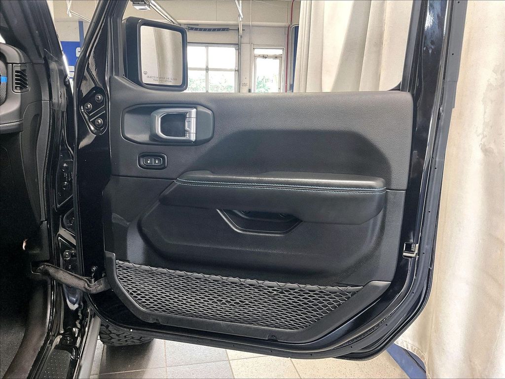 2024 Jeep Wrangler — photo 12