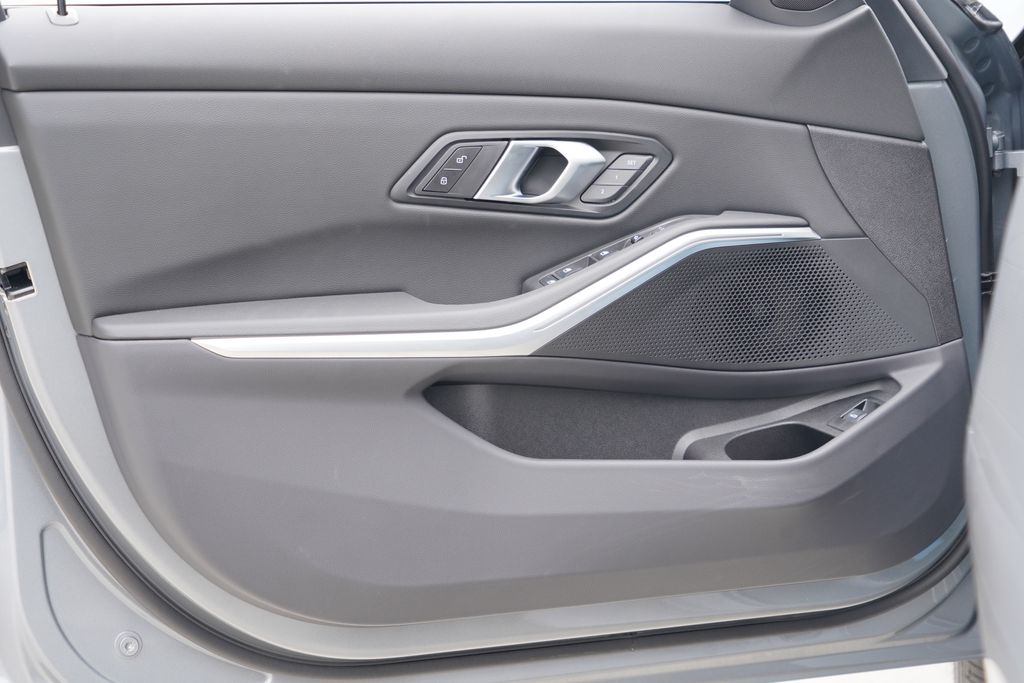 Thumbnail: 2026 BMW 3 Series - 9