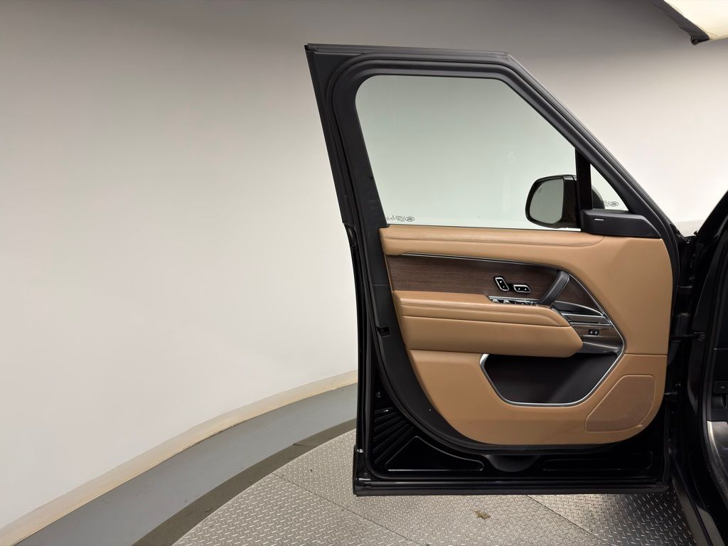 Thumbnail: 2023 Land Rover Range Rover - 9